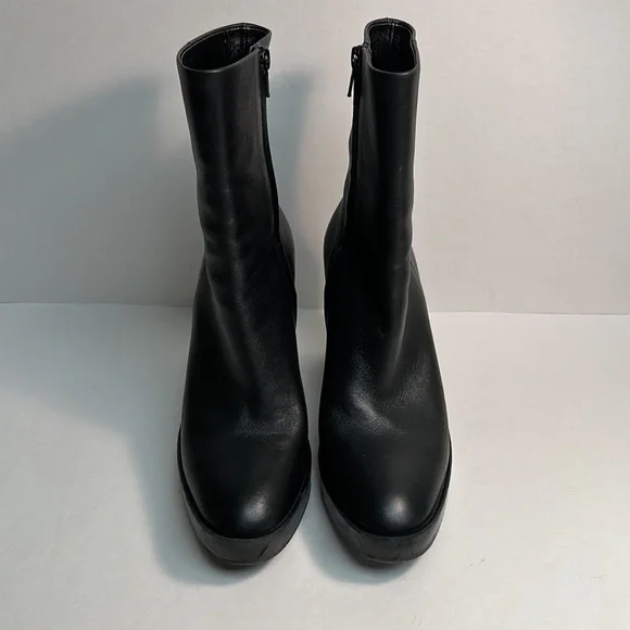 Balenciaga Black Leather Heel Boots - Picture 10 of 11